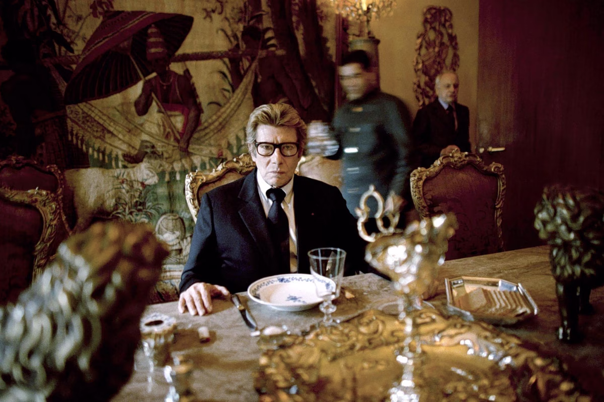 90 ans de Yves Saint Laurent : De la robe Mondrian à l'émancipation féminine avec style