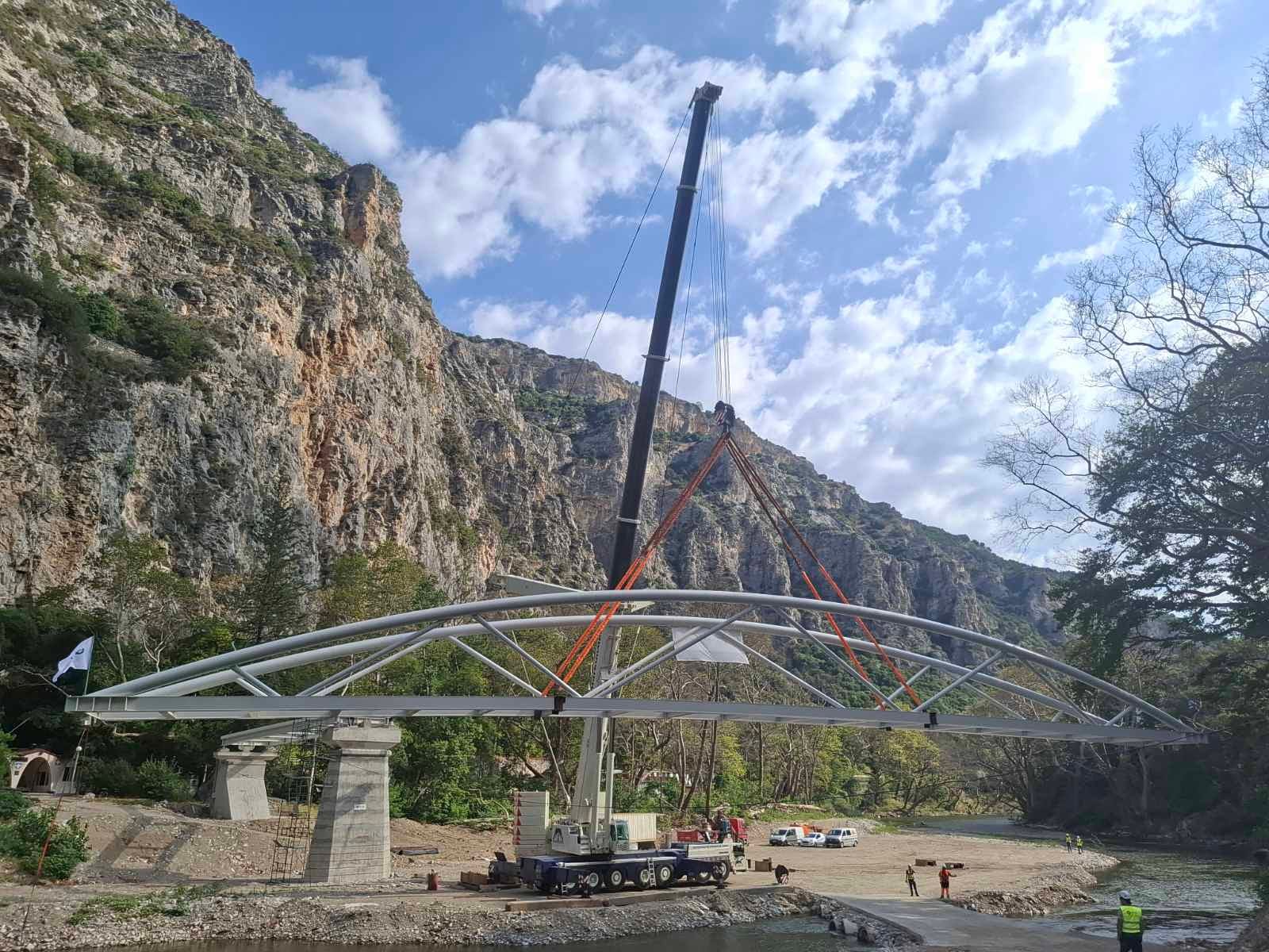 Achèvement d'une phase critique dans la reconstruction de la passerelle de la vallée des Tempêtes