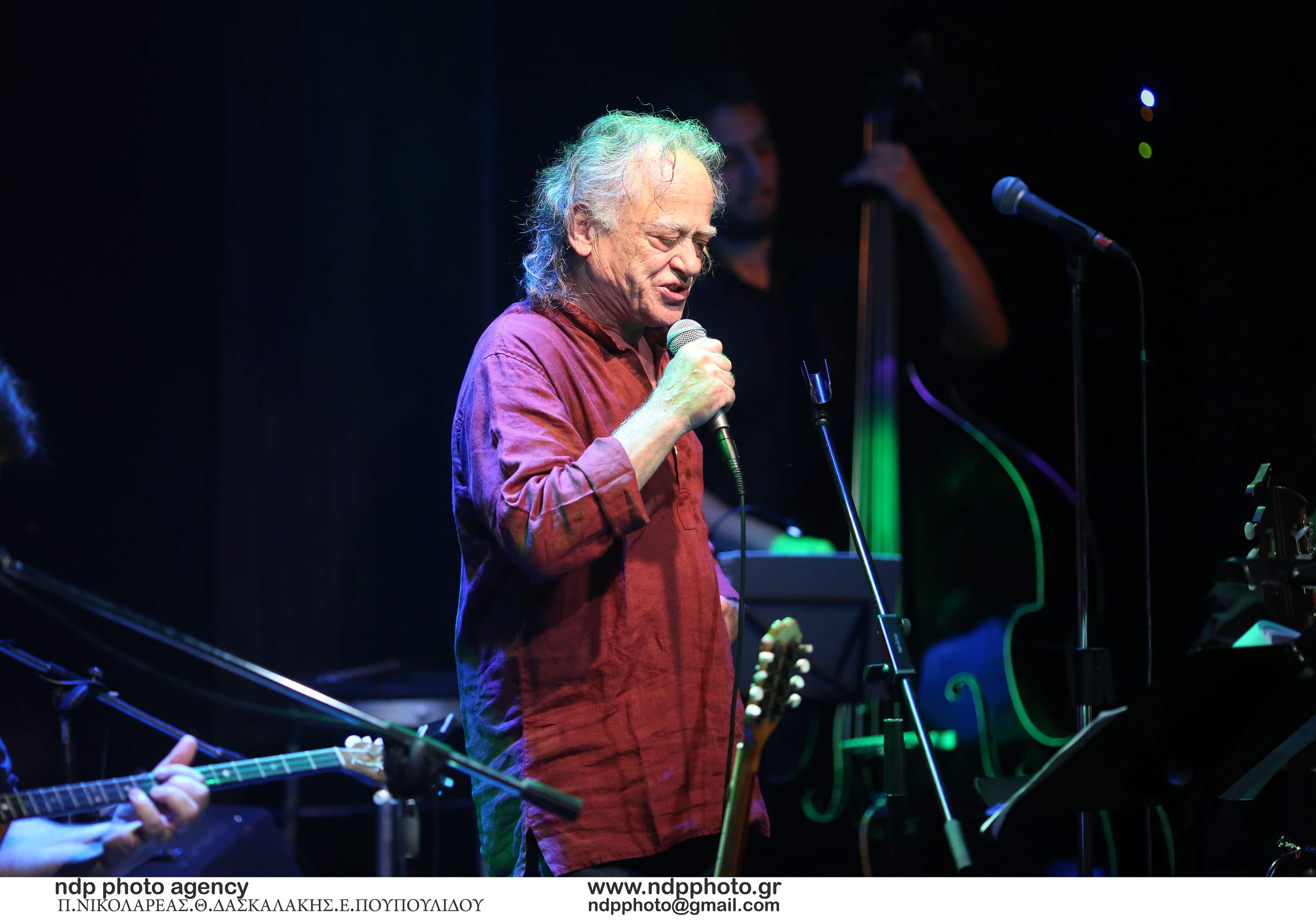 Adieu à Nikos Kalogeropoulos : Célébration d'une vie dédiée à l'art