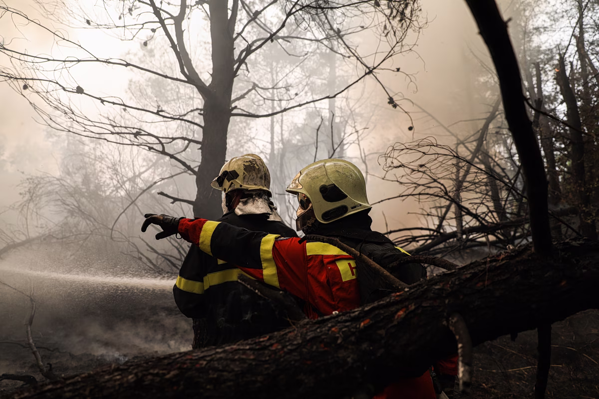 Alerte Rouge Incendie en Attique et Eubée : Prévisions Météorologiques et Mesures Préventives