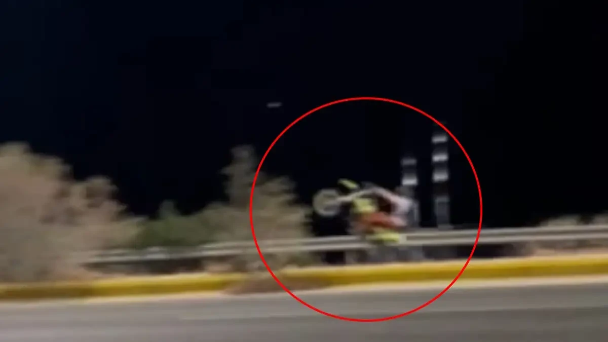 Arrestation d'un motard de 19 ans sur la route Athènes-Sounion après des manœuvres dangereuses