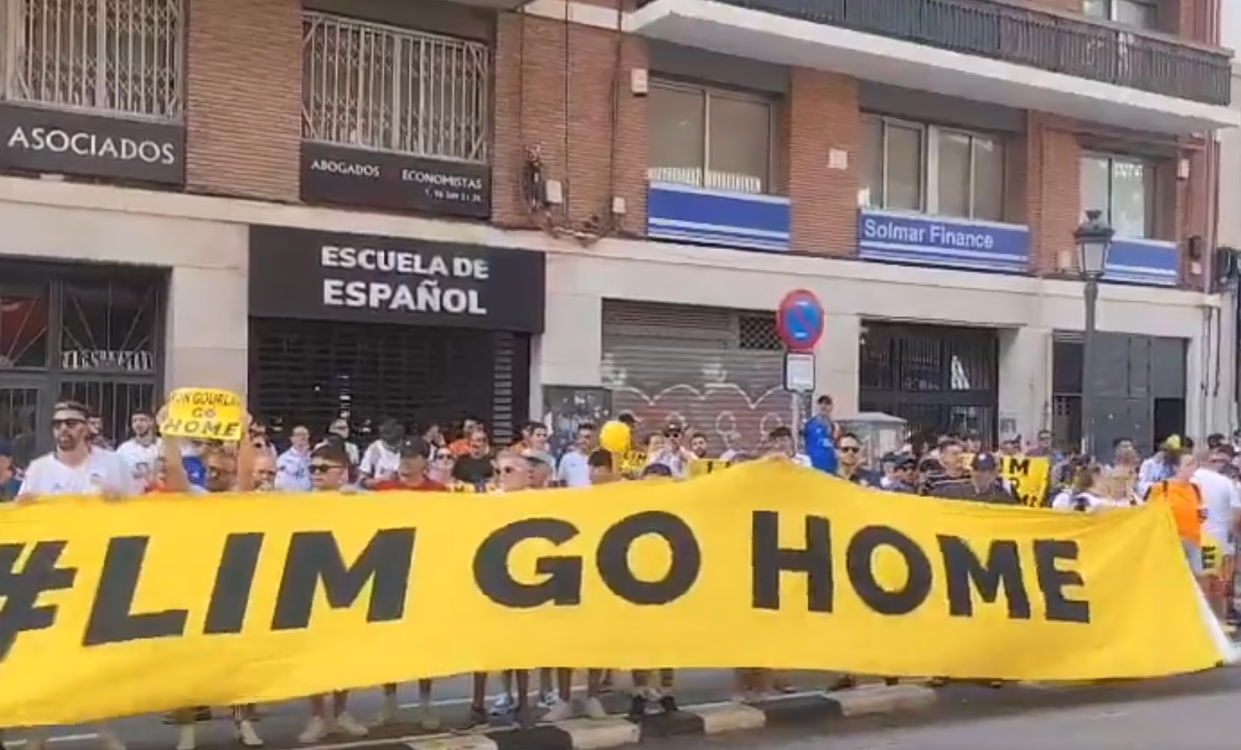 Barcelone mène 2-0 contre Valence et les supporters du Mestalla protestent