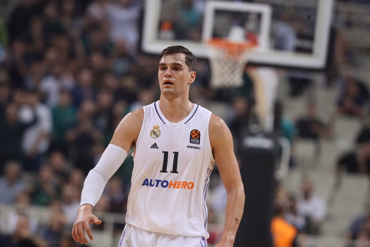 Les Cavaliers signent puis libèrent Hezonja selon des rumeurs américaines