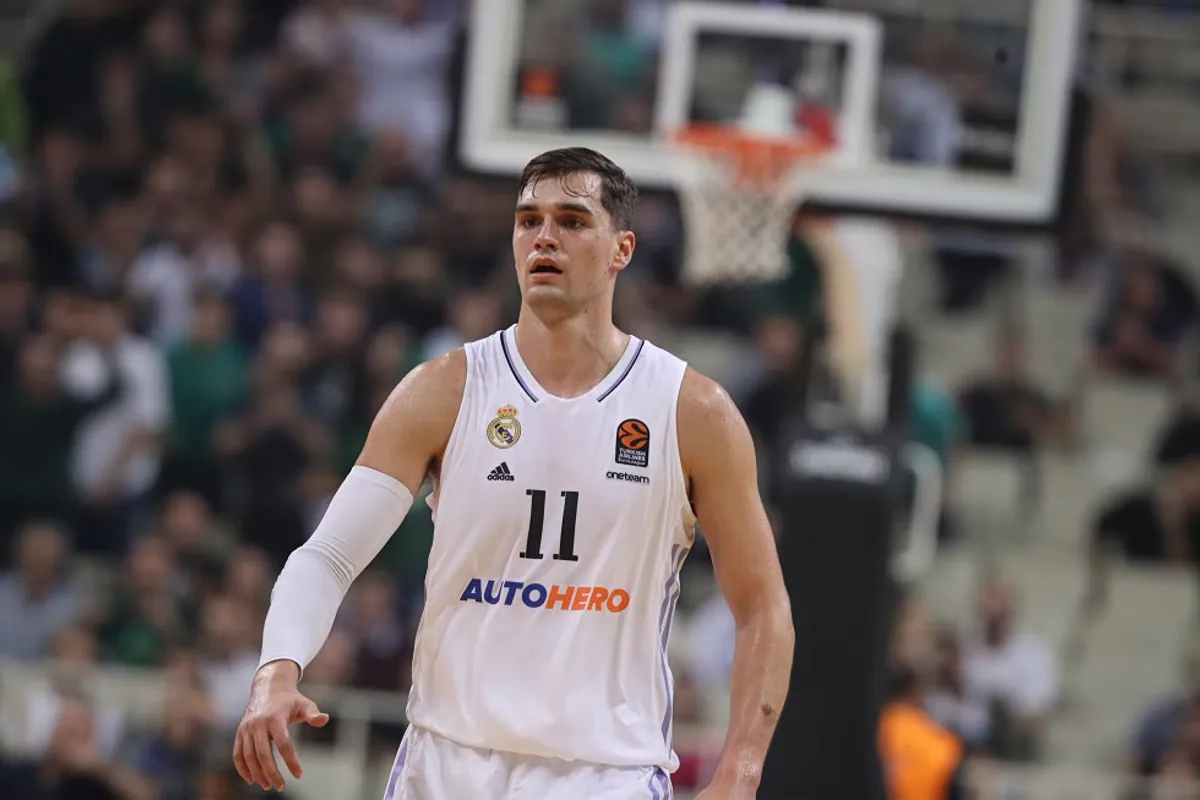 Les Cavaliers signent puis libèrent Hezonja selon des rumeurs américaines