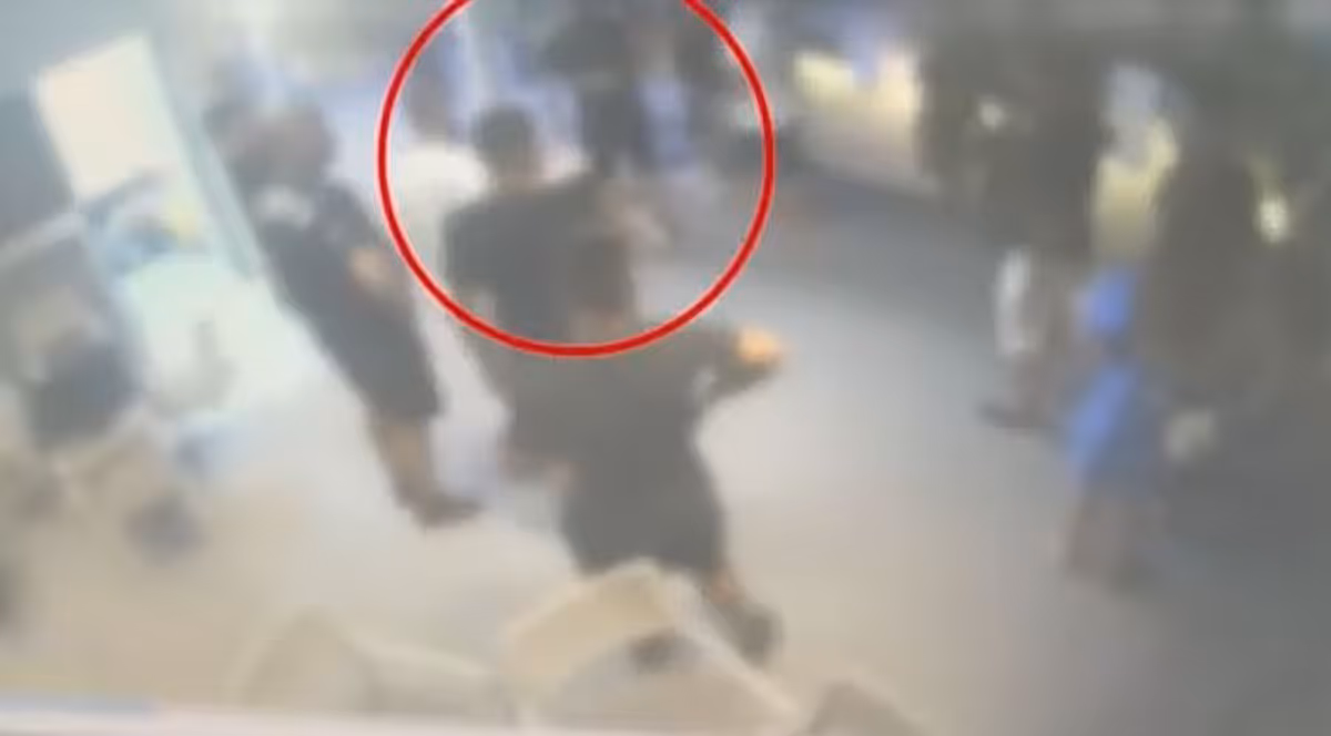 Chalkidiki : vidéo d’une violente agression d’un touriste dans un bar