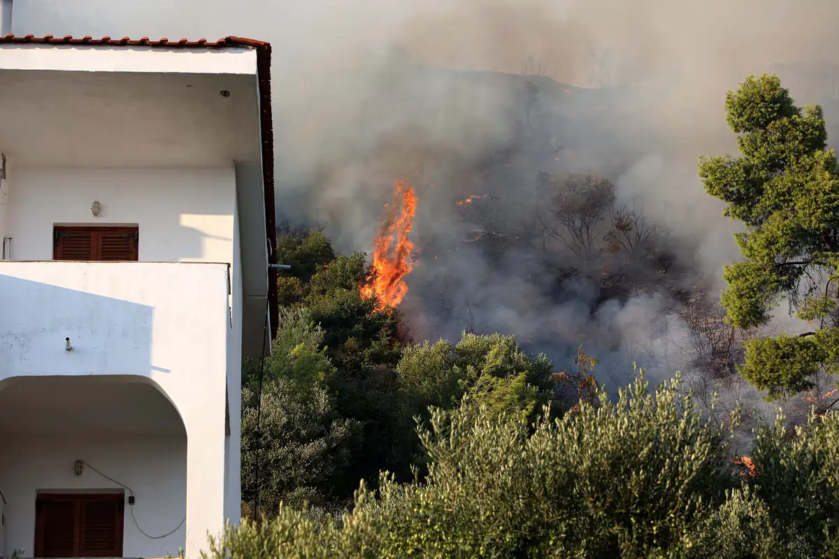 Chalkidiki : interdiction de circulation dans des zones à risque élevé d'incendie de forêt