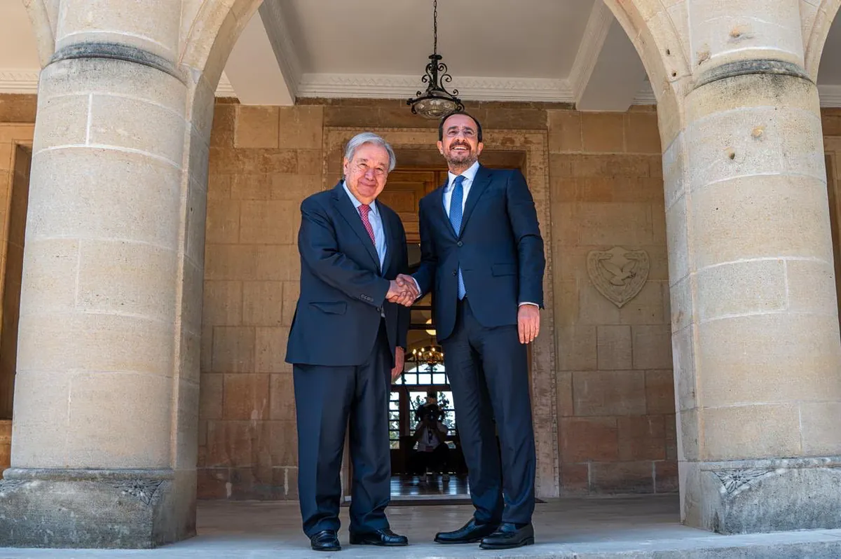 Χριστοδουλίδης souligne l'importance de l'acquis de négociation lors de la visite de Guterres