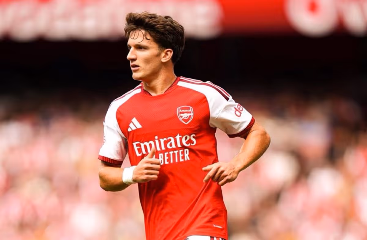 Christos Tzolis s'adapte avec succès à Arsenal et vise le Community Shield