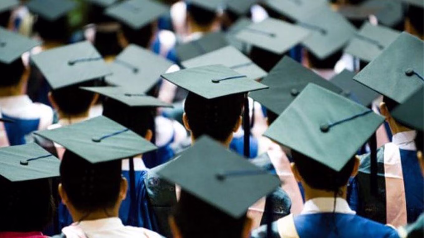 Les collèges reconnus se sentent justifiés après la décision du Conseil d'État et demandent des démissions concernant les licences des universités privées