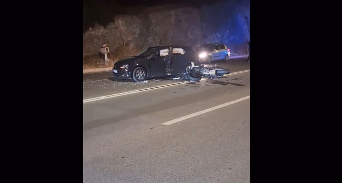 Collision sur l'avenue Athènes-Sounion : Deux officiers de la DIAS blessés après une manœuvre inattendue d'un véhicule