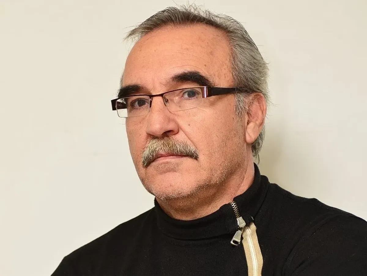 Décès du journaliste Yannis Tzoustas à l'âge de 69 ans : un parcours engagé et une personnalité marquante
