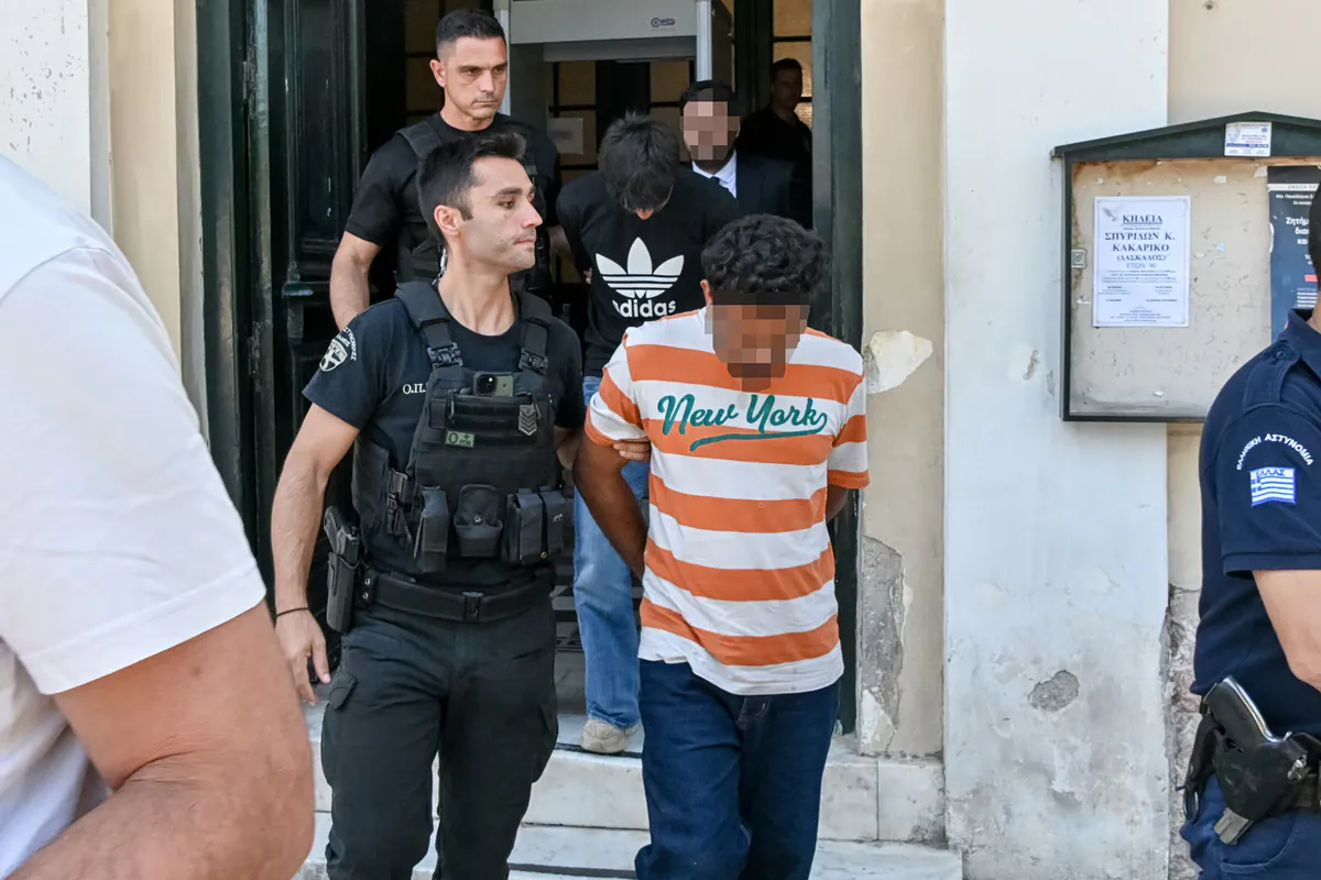 Deux Suspects Obtiennent un Délai pour Témoigner dans l'Affaire du Meurtre en Argolide