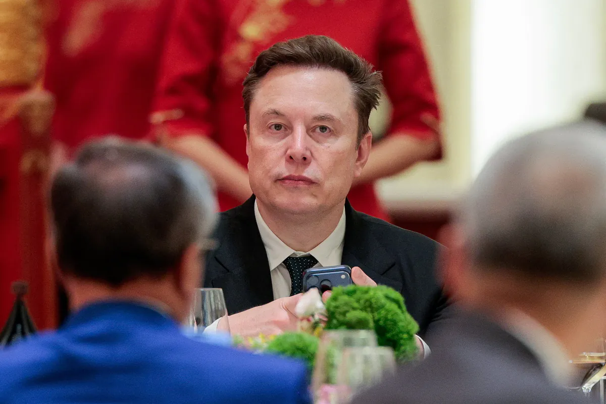 Elon Musk qualifie le réalisateur de son documentaire de « vieux grincheux »