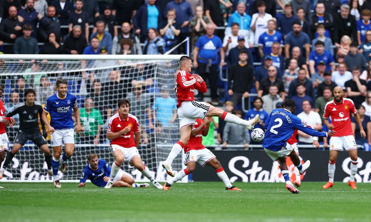Everton - Manchester United 2-2 : but de Maitland-Niles à la 96e minute