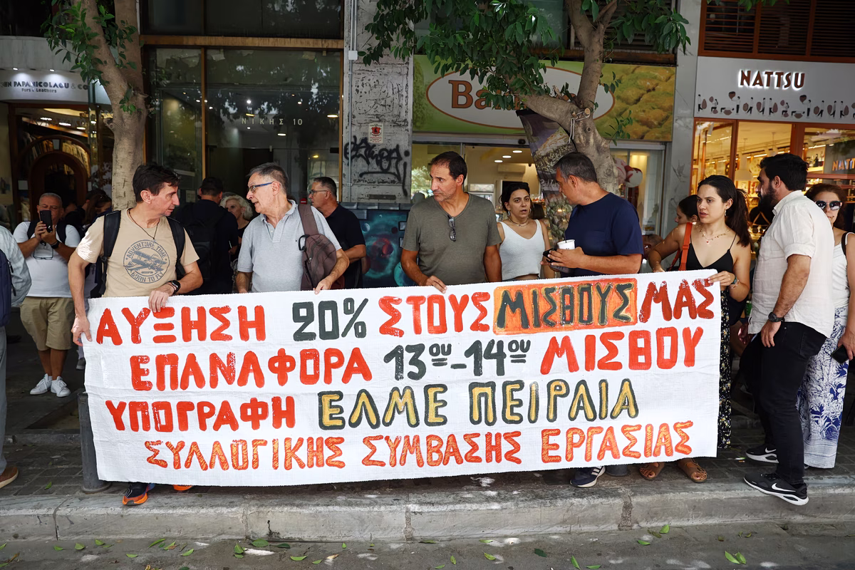Fonctionnaires grecs en conditions d’appauvrissement : baisse des salaires réels