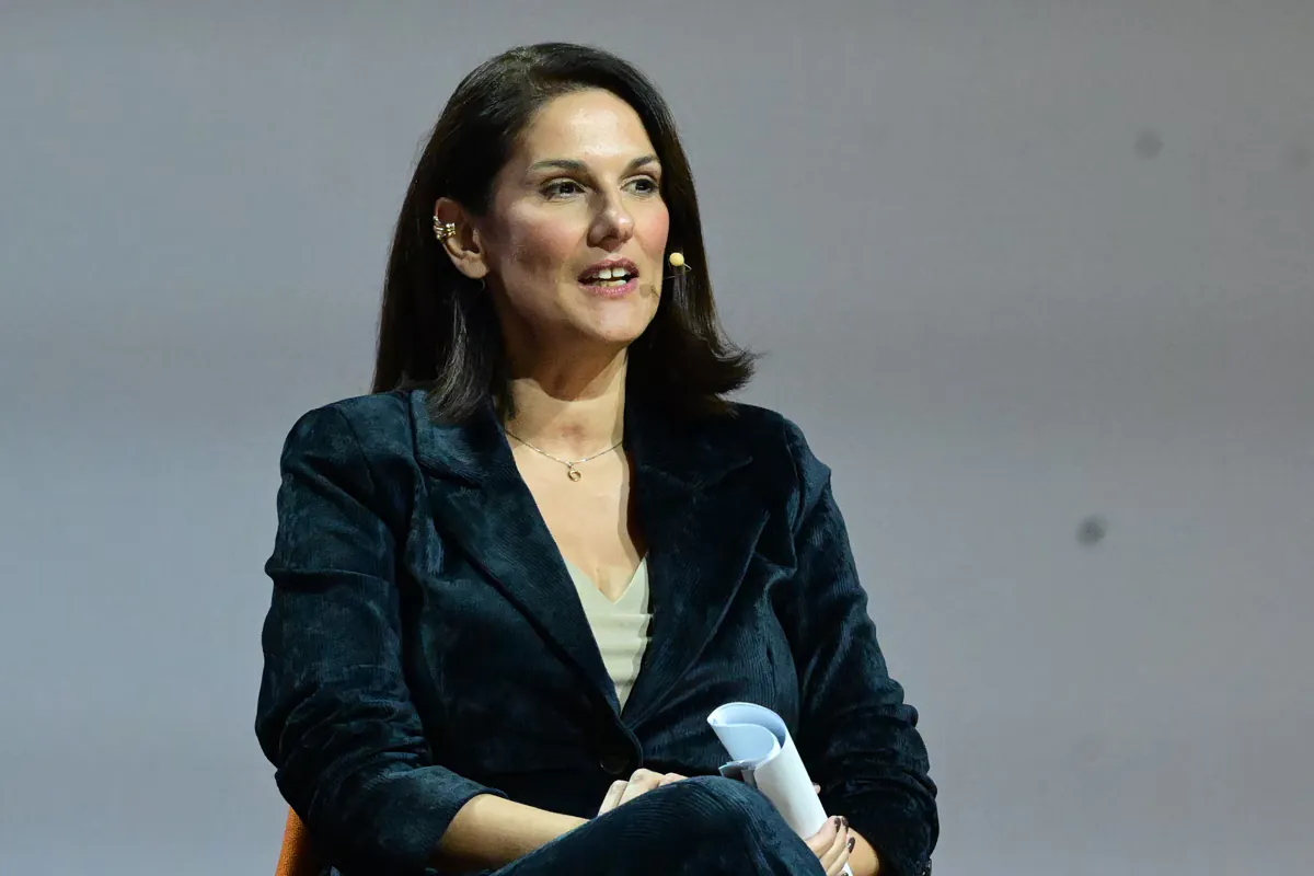 Evgenia Fotoniatas répond aux palinodies gouvernementales sur le coût du programme ELAS