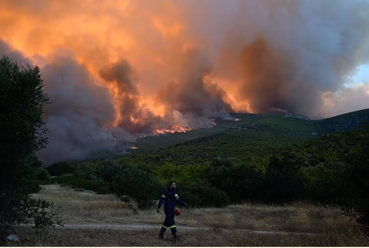 La Grèce face à des incendies dévastateurs chaque été : une analyse des causes et des conséquences