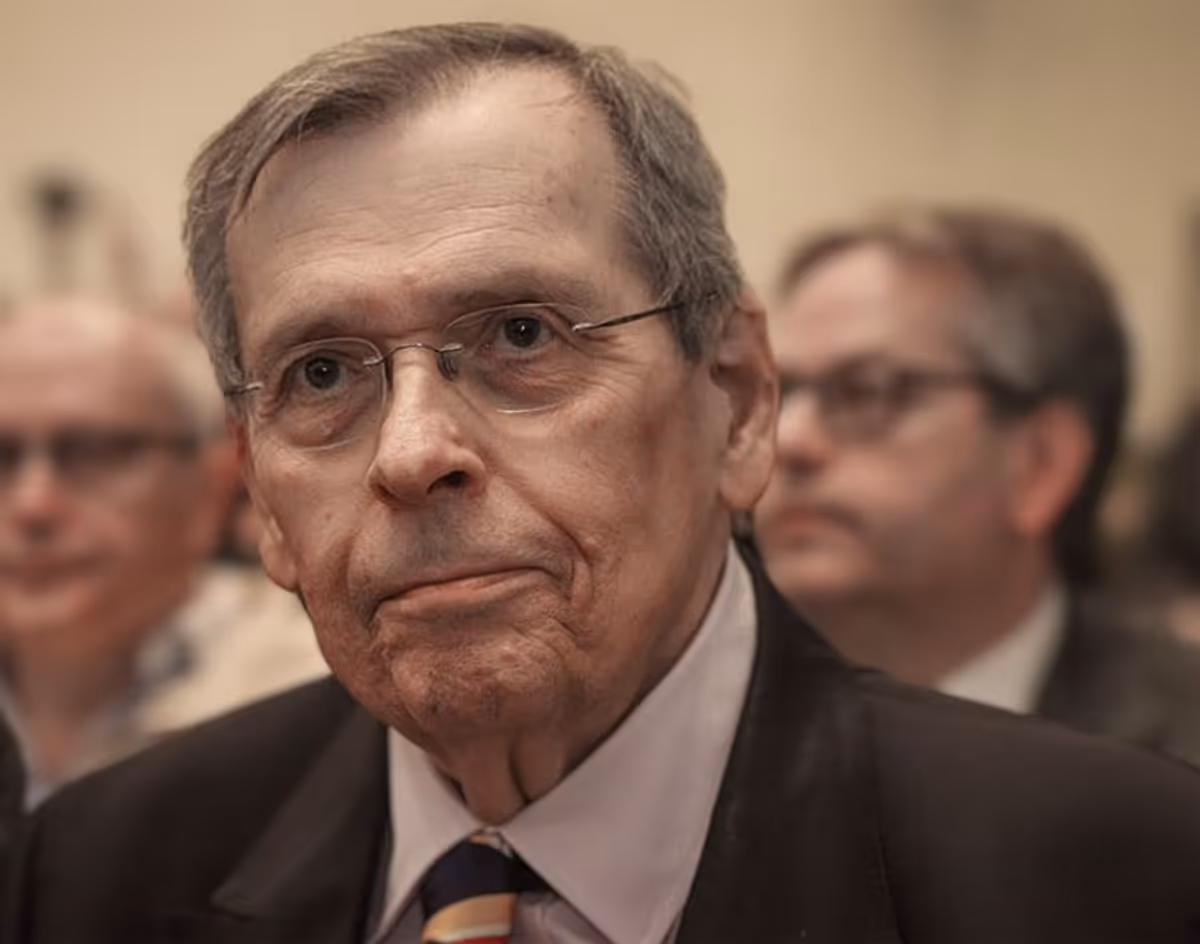Hommage de la classe politique à Stefanos Manos, figure emblématique de la vie publique