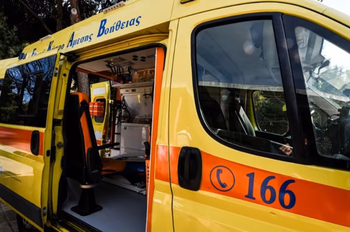 Un homme de 46 ans hospitalisé à Thessalonique après une chute dans un puits de lumière