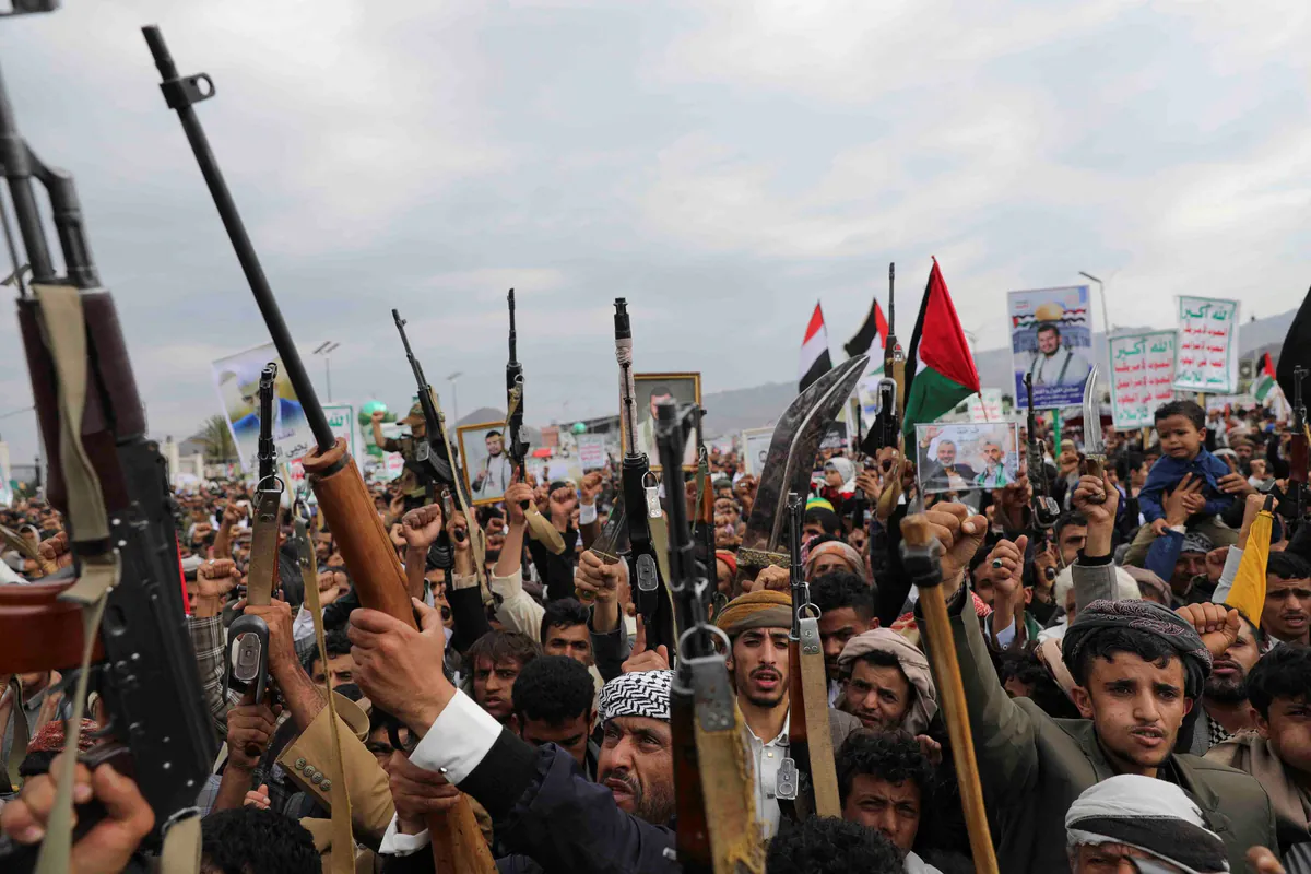 Houthis : avancées stratégiques vers Marib et le détroit de Bab al-Mandeb