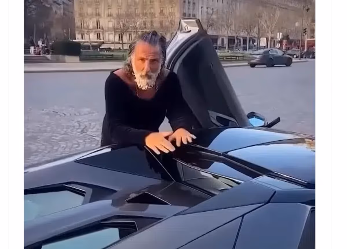 Ilan Tobianah, alias Zeus, le célèbre influenceur français, exprime son admiration pour Mykonos