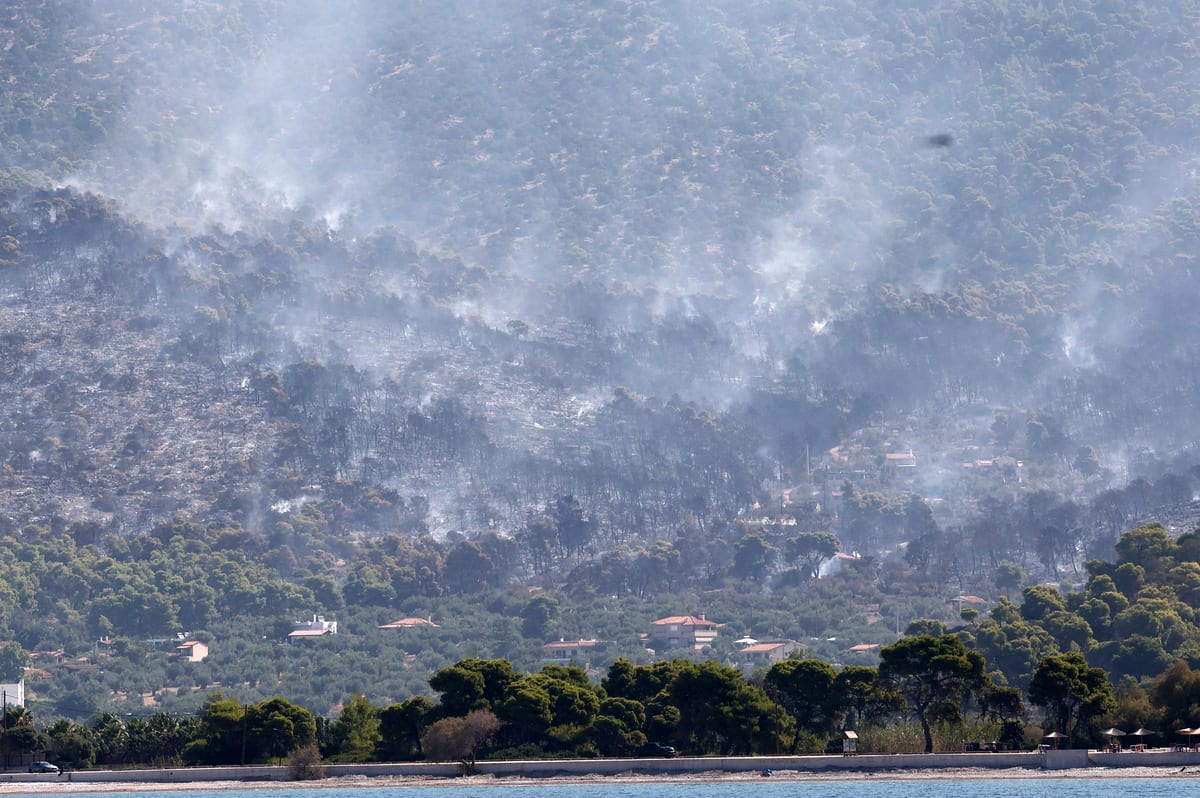 Incendie en Attique de l'Ouest : Le sixième jour de lutte contre les flammes, 14 424 hectares dévastés