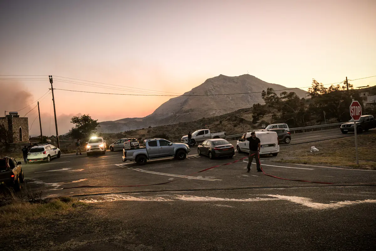 Incendie en Crète : Les vents violents entravent les opérations aériennes à Réthymnon
