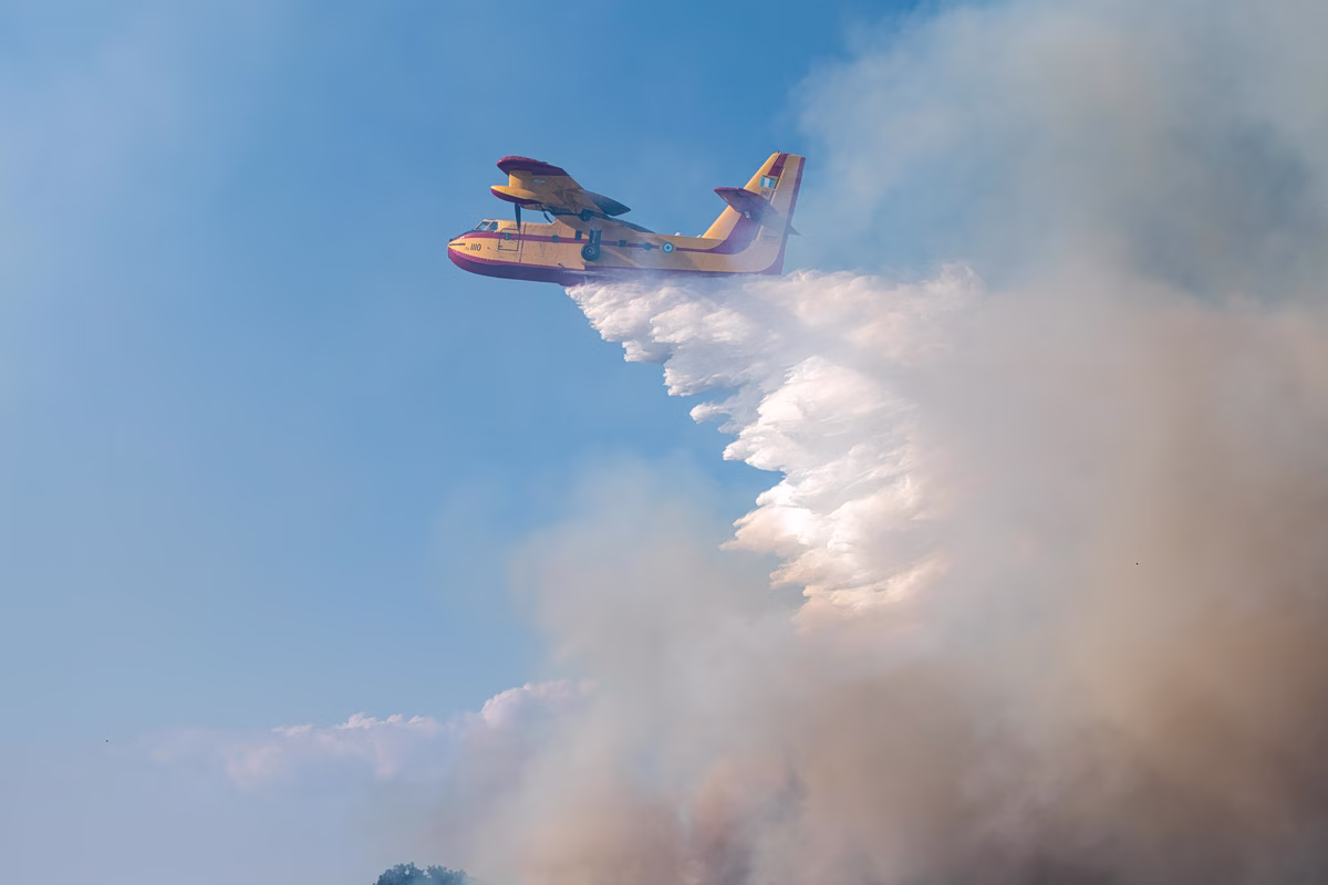 Incendie en Corinthie : perturbations routières et intervention des pompiers à Solomos