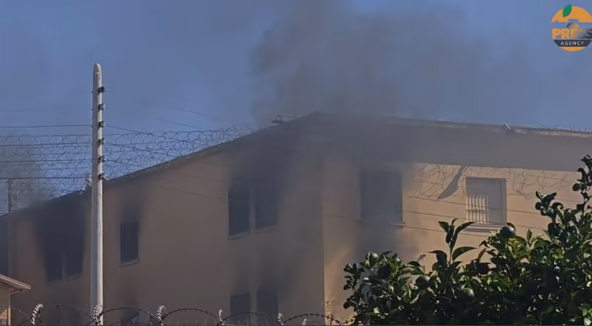 Incendie majeur à la prison de Korydallos : une intervention d'urgence mobilisée