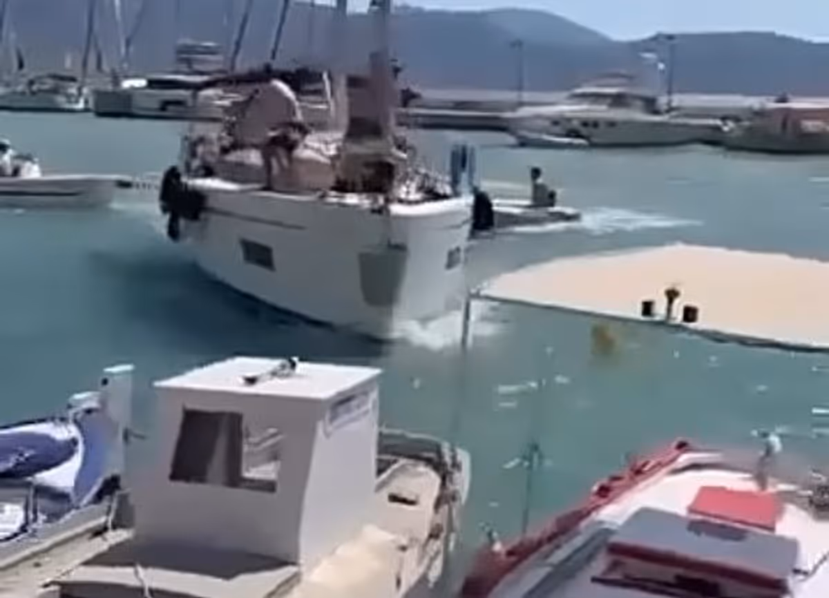 Incident Maritime à Kalamou, Leucade : Un Voilier percute le Quai et d'autres Embarcations