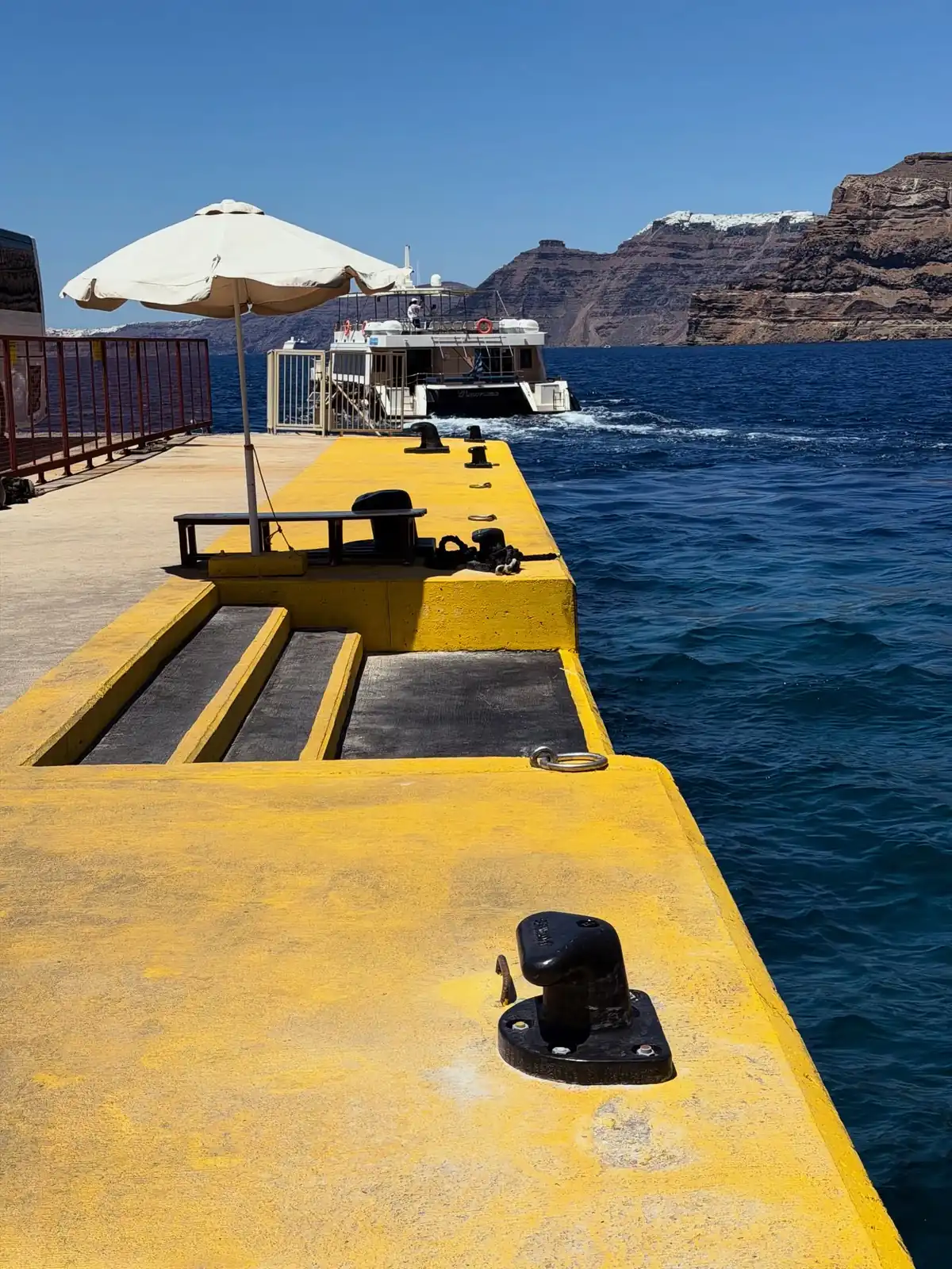 Installation de 35 nouvelles amarres dans les ports de Thira
