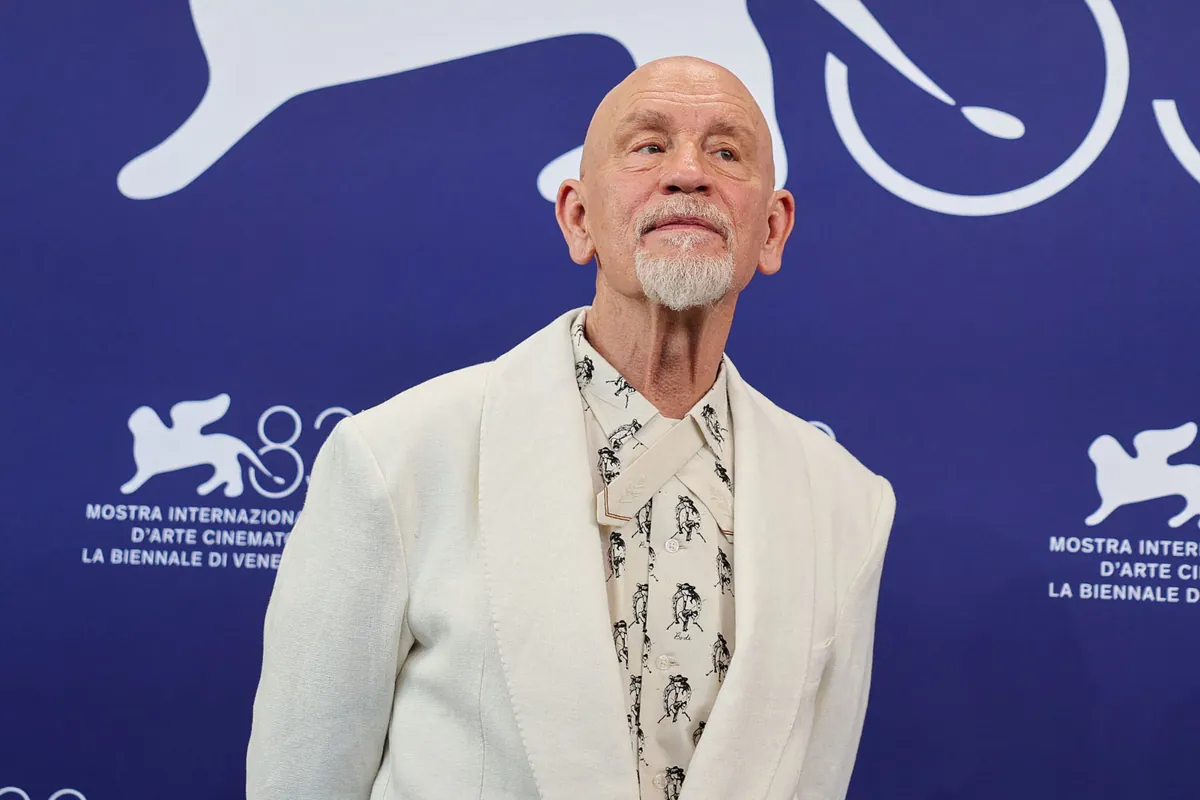 John Malkovich annule son voyage en Israël en raison d’une déclaration de solidarité falsifiée