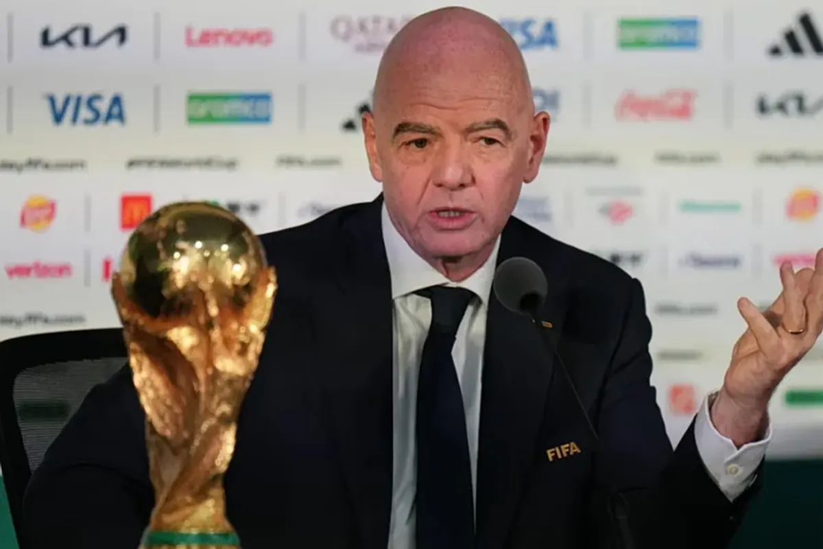 La FIFA et Infantino reconnaissent des erreurs et présentent des excuses