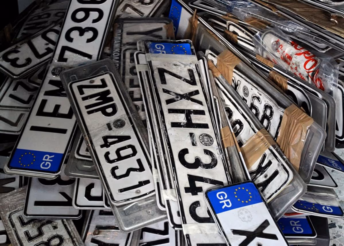La numérisation révolutionne l'acquisition des plaques d'immatriculation en Grèce