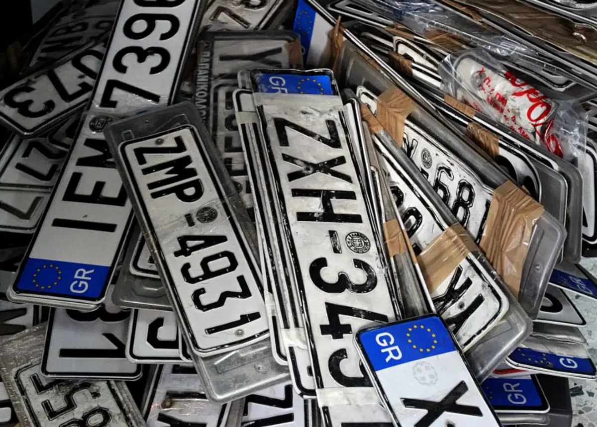 La numérisation révolutionne l'acquisition des plaques d'immatriculation en Grèce