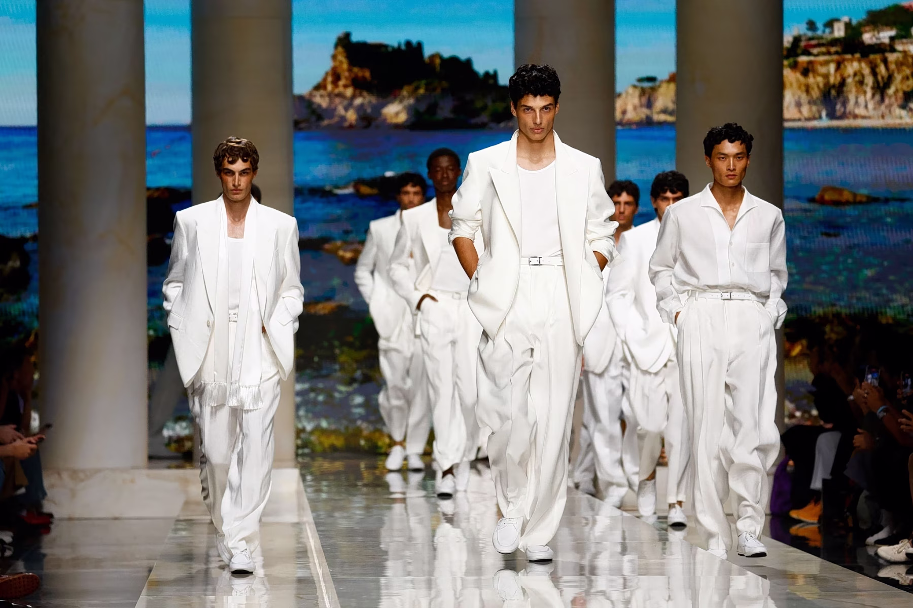 La tendance émergente du pantalon masculin : l'influence du style "sac en papier"