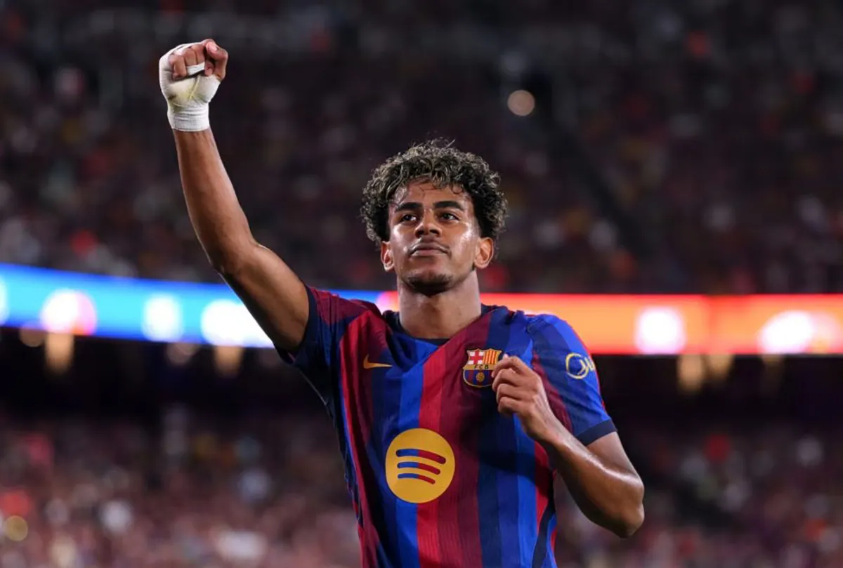 Lamine Yamal, 19 ans, s'est exprimé sur ses performances et ses trophées. L'attaquant du FC Barcelone estime qu'aucun joueur moderne n'a remporté autant de titres à son âge, à l'exception de Pelé.