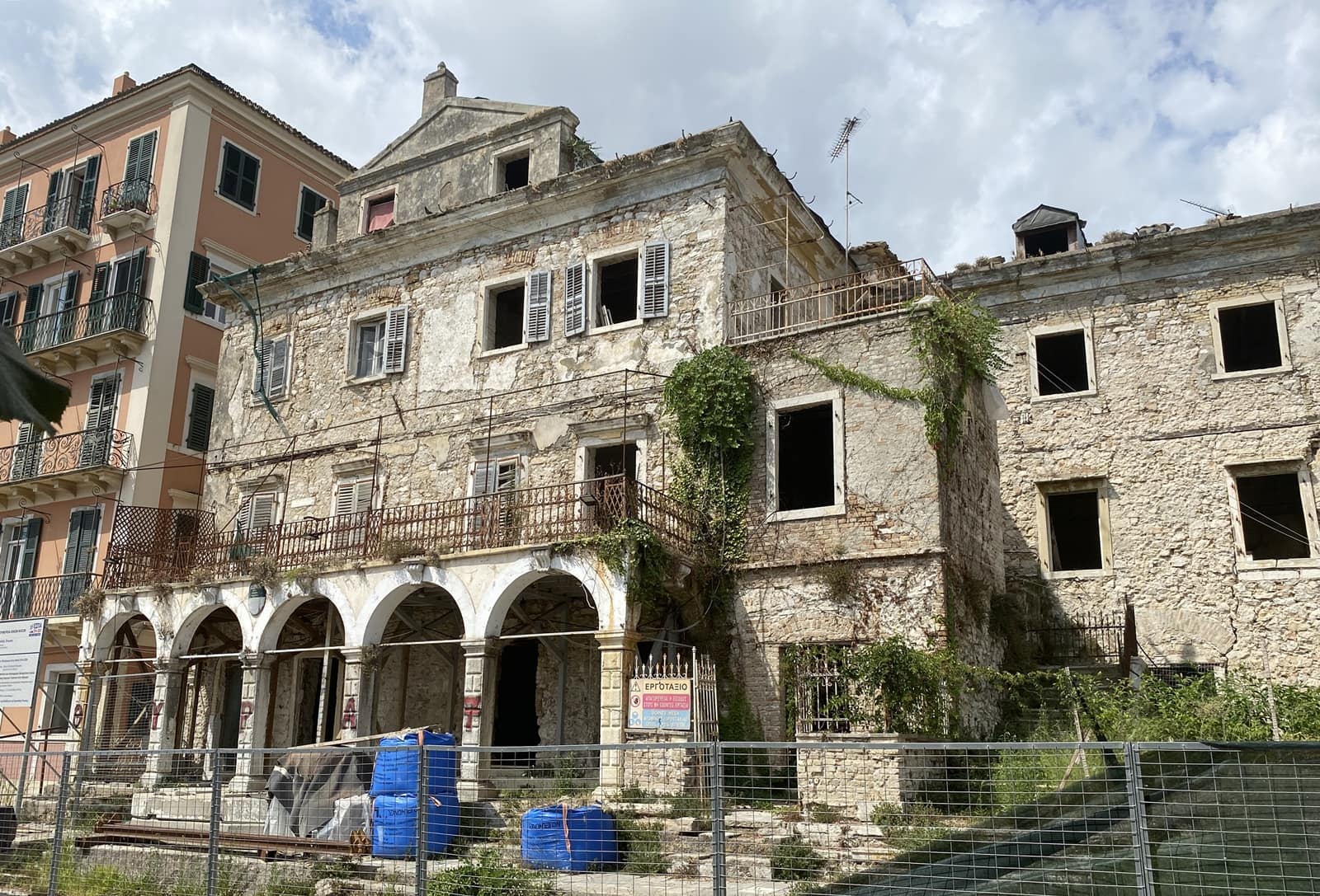 Lancement de l'appel d'offres pour la restauration de la Galerie Giallinas à Corfou