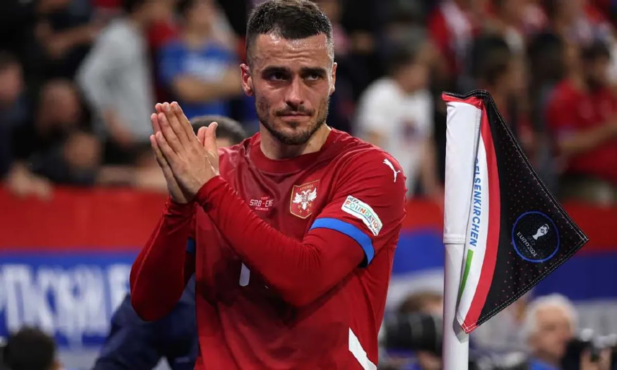 Le dilemme de Filip Kostić : L'AEK Athènes face au PSV Eindhoven