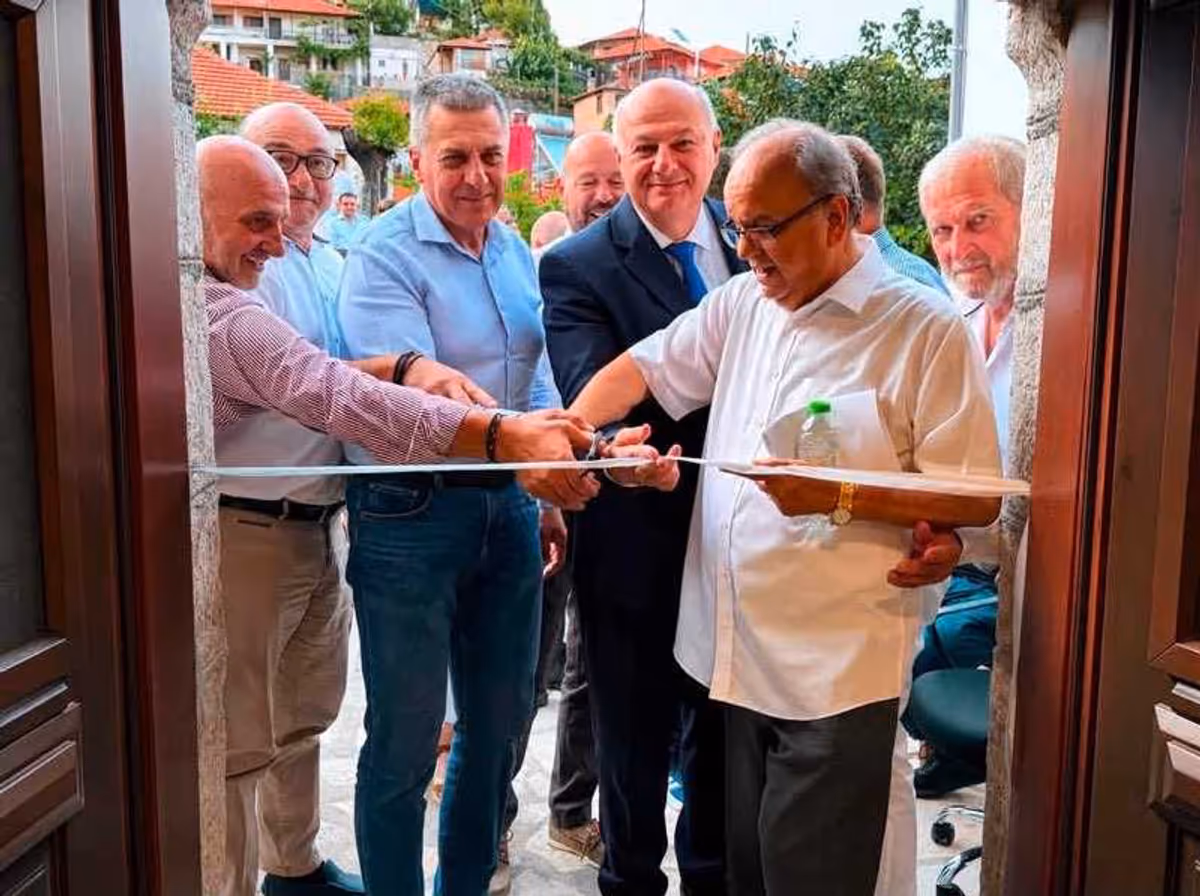 Le gouverneur de Thessalie inaugure la galerie d'art municipale d'Ellinopyrgos