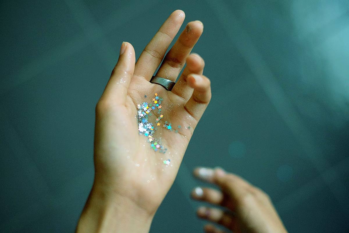 Le Mystère Persistant du Plus Grand Acheteur de Paillettes : Une Enquête Approfondie