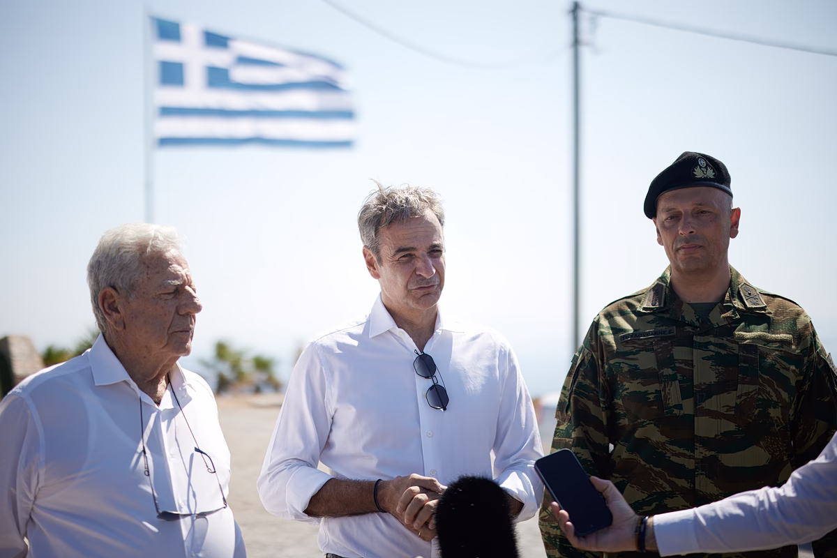Le Premier ministre Mitsotakis réaffirme sa position ferme sur la migration depuis Agathonisi
