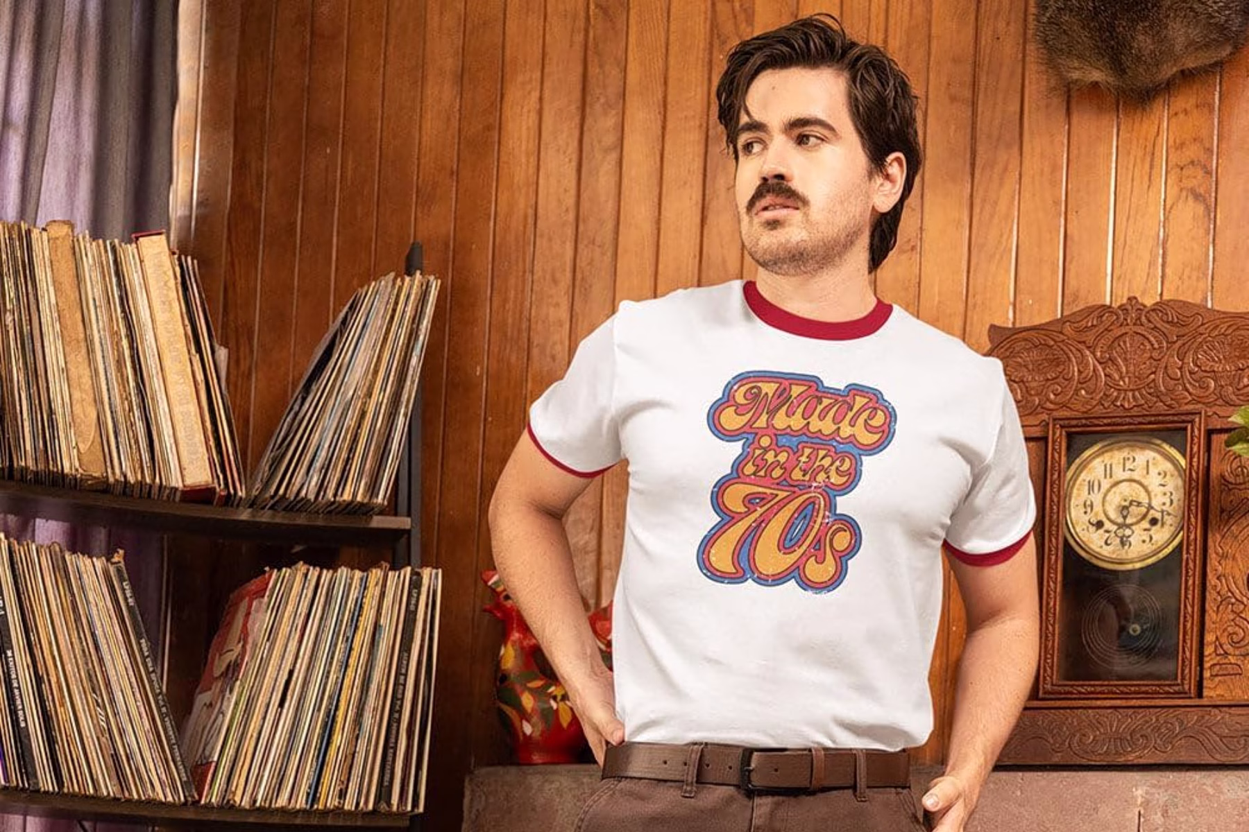 Le T-shirt Ringer: Un Retour Stylistique aux Racines de la Jeunesse