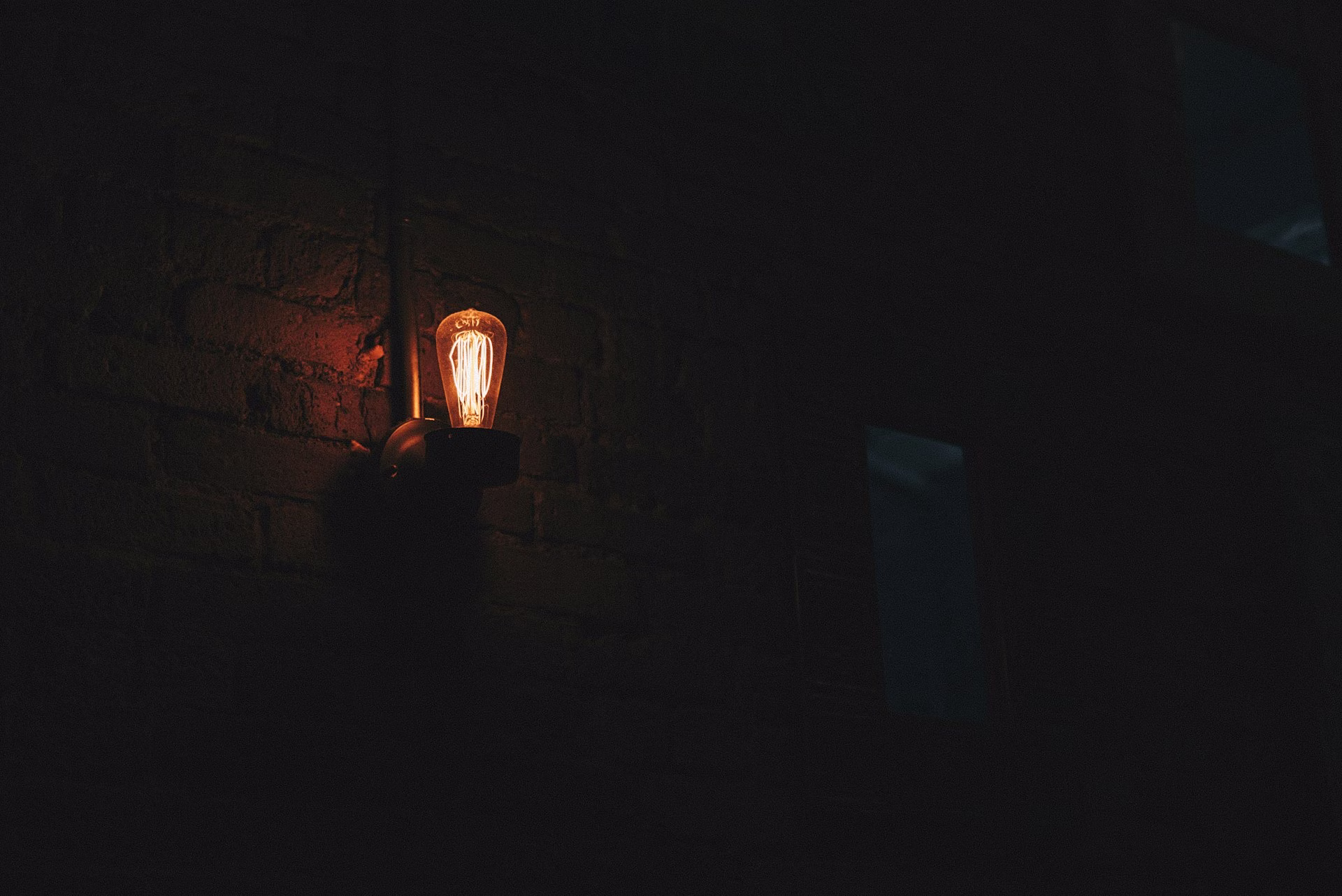 L'Obscurité : Une Expérience Théâtrale Immersive Basée sur Maeterlinck