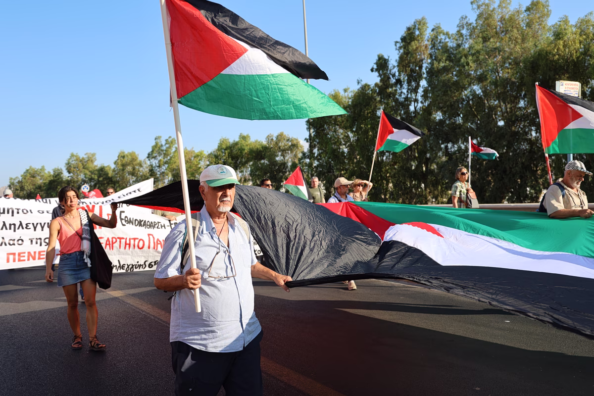 Manifestation au Pirée contre l'arrivée du navire de croisière israélien Crown Iris