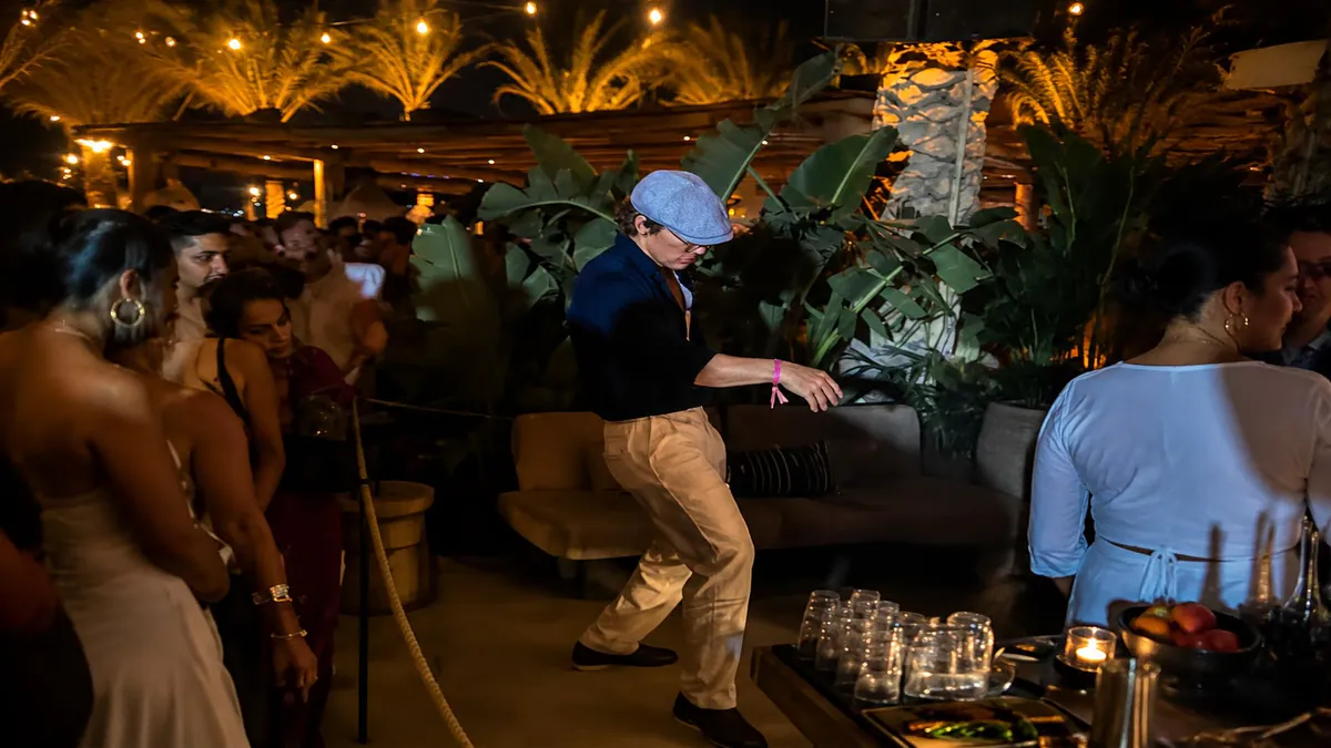 Matthew McConaughey en Grèce : Luxe insulaire et célébration estivale à Mykonos