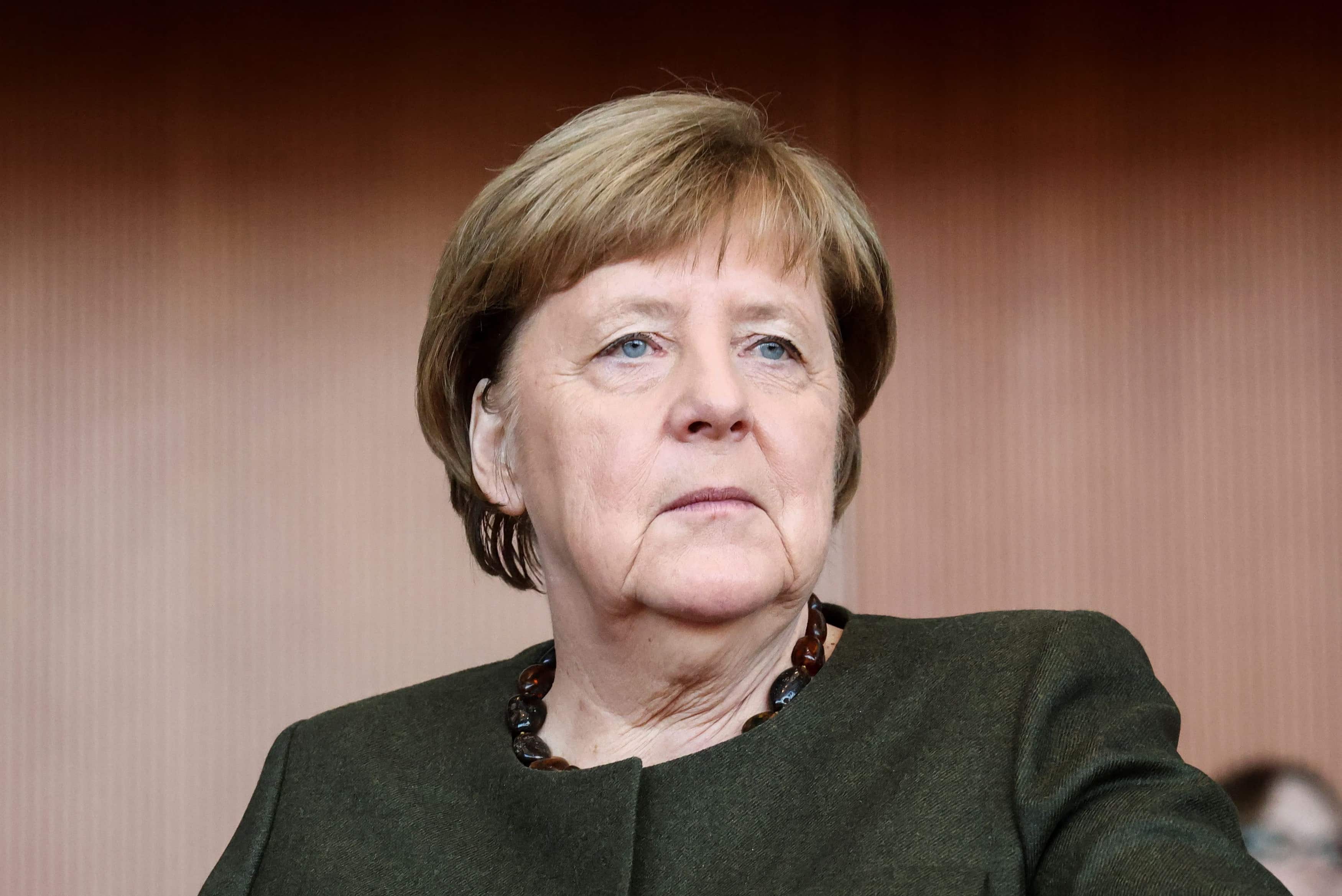 Merkel exprime son désaccord avec Merz sur la stratégie face à l’AfD en Saxe