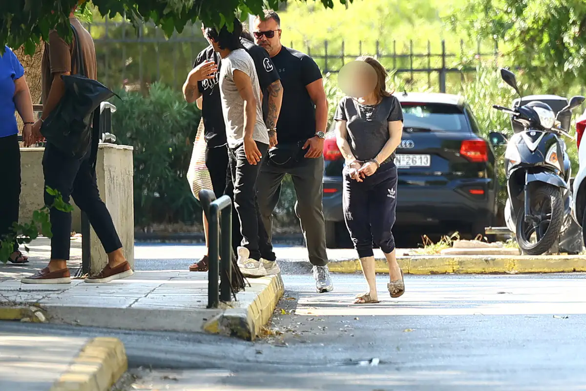 Mort d’un bébé à Kypseli : contradictions dans les déclarations du couple