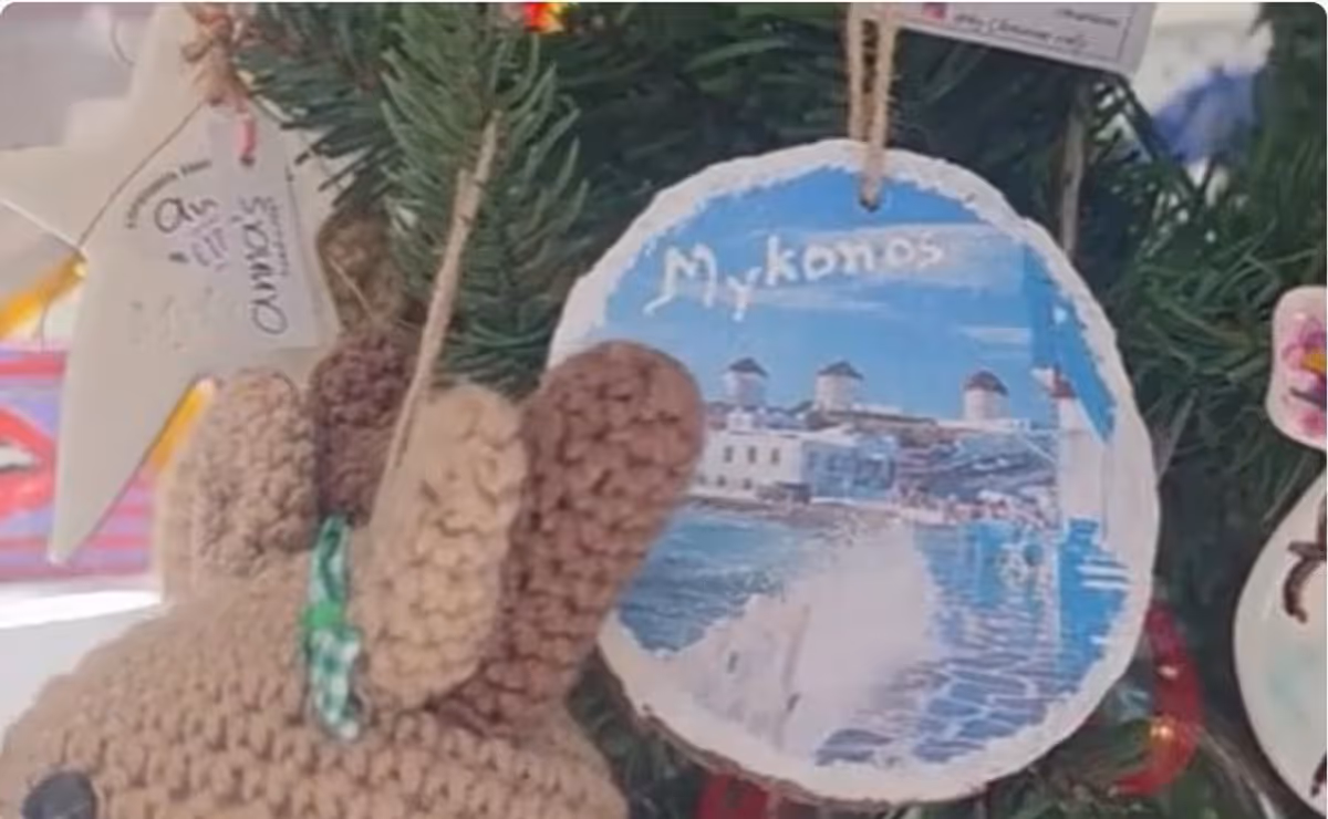 Mykonos : un arbre de Noël viral dès le mois de septembre