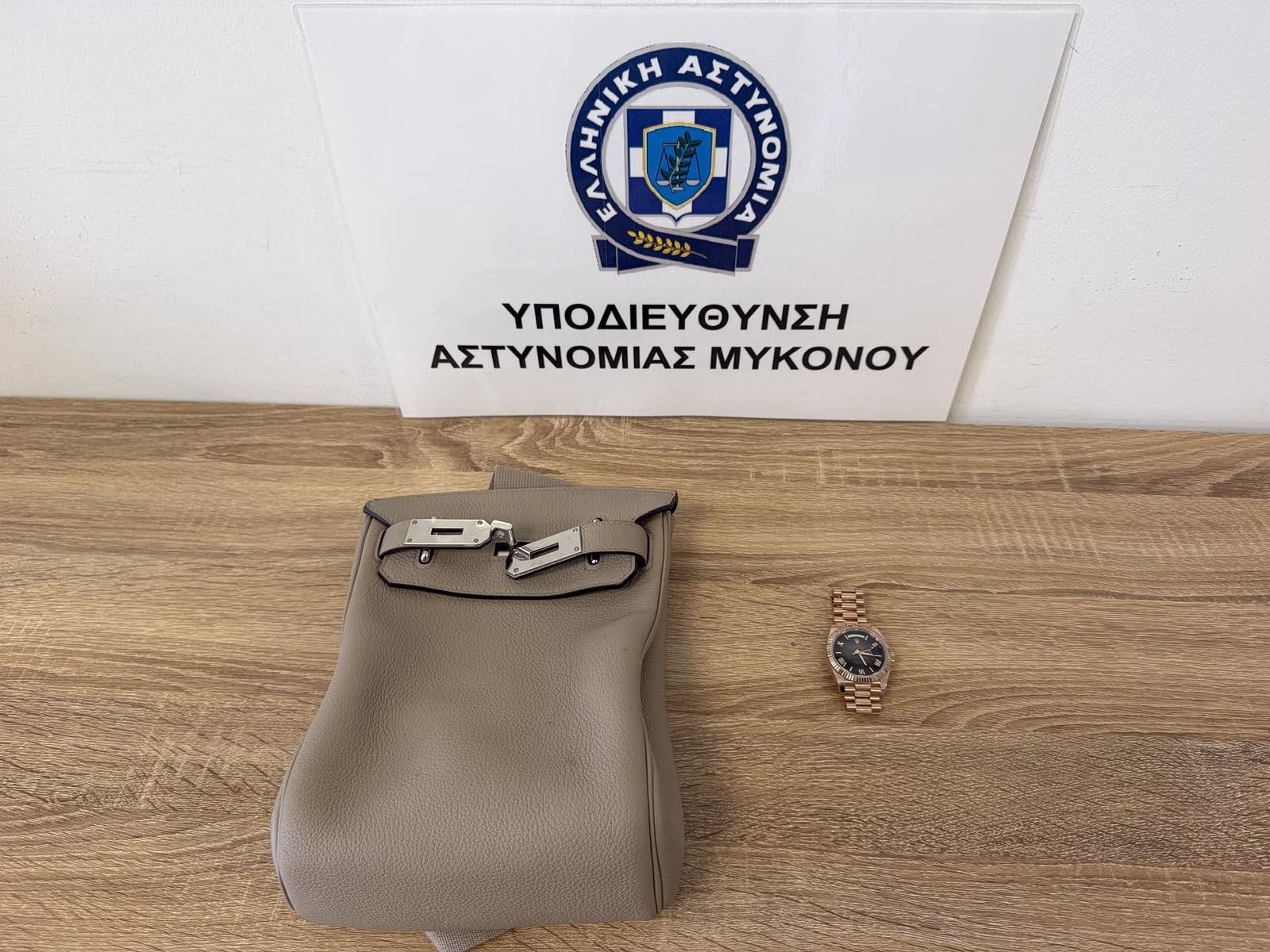 Mykonos : Un chauffeur dérobe des biens de luxe à un touriste ukrainien, évalués à 75 000 €